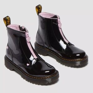 JUNIOR HEART NAPPA PATENT LEATHER PULL-ON BOOTS, like new - barely worn, size 2